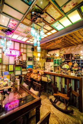 Гостиница Bear Forest Retro B&B  Хуален